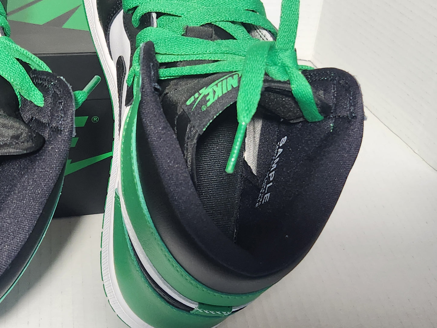 Nike Jordan 1 Retro High OG Lucky Green "SAMPLE" Rare unique legendary Find